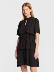 Bruuns Bazaar Sukienka codzienna Camilla BBW3172 Czarny Regular Fit. Czarne sukienki damskie Bruuns Bazaar, bez wzorów, z syntetyku, bez ramiączek. Za 379.99 zł.