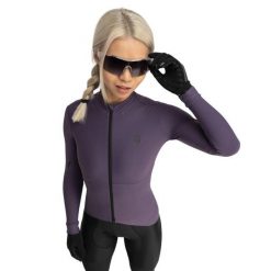 Damska termoaktywna koszulka rowerowa z długim rękawem Kolarstwo Siroko M7 Tru. Fioletowe koszulki damskie SIROKO, m, bez wzorów, z materiału, bez kołnierzyka, bez ramiączek. Za 379.00 zł.