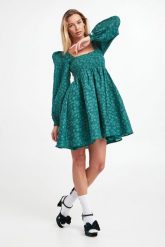 Sukienka w kwiaty CUSTOMMADE. Sukienki damskie Custommade, bez wzorów, bez ramiączek. W wyprzedaży za 679.60 zł.
