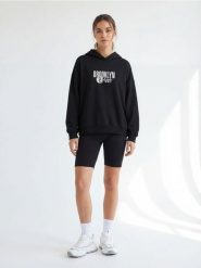 Bluza z kapturem z nadrukiem Brooklyn Nets NBA - szary. Szare bluzy damskie Sinsay, l, bez wzorów, z kapturem. Za 59.99 zł.