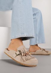 Ciemnobeżowe Klapki na Grubej Podeszwie z Frędzlami Klamrami i Koralikami Glysnell. Brązowe klapki damskie Born2be, bez wzorów, z jeansu, bez obcasa, na płaskiej podeszwie, bez zapięcia. Za 109.99 zł.