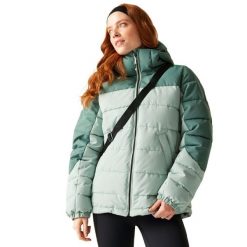 Pikowana Kurtka Damska Aldthorn. Czarne kurtki damskie Regatta, m, bez wzorów, z materiału, z kapturem. Za 166.99 zł.