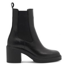 Sztyblety GINO ROSSI. Czarne botki damskie Gino Rossi, bez obcasa, na słupku, bez zapięcia. Za 349.99 zł.
