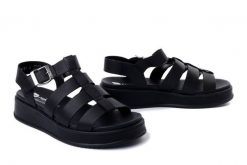 RIEKER W0804-00 black, sandały damskie. Czarne sandały damskie Rieker, bez wzorów, ze skóry, bez obcasa, na koturnie, bez zapięcia. Za 295.92 zł.