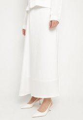 Biała Satynowa Spódnica z Wiskozą o Rozkloszowanym Kroju Polavia. Białe spódnice damskie Born2be, na co dzień, l, bez wzorów, z materiału, eleganckie, maxi. Za 99.99 zł.