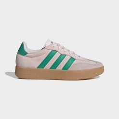 Sneakersy damskie ADIDAS Barreda. Czerwone obuwie sportowe damskie Adidas, z kauczuku, bez zapięcia. Za 289.99 zł.