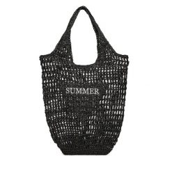 Torebka DeeZee. Czarne torebki klasyczne damskie DeeZee, bez dodatków. Za 129.99 zł.