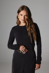 BLUZKA BEVERLY CZARNA S - Flawless. Czarne bluzki damskie Flawless, s, bez wzorów, z dzianiny, bez kołnierzyka, bez ramiączek. Za 257.00 zł.