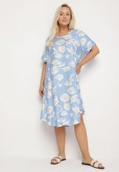 Jasnoniebieska Pudełkowa Wiskozowa Sukienka ze Wzorem Kwiatów Aranessa. Niebieskie sukienki damskie Born2be, bez wzorów, z wiskozy, boho, bez ramiączek. Za 79.99 zł.