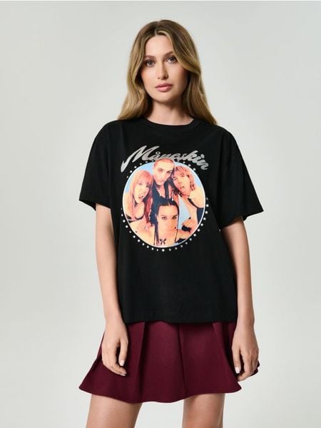 Koszulka z nadrukiem Måneskin - czarny. Czarne koszulki damskie Sinsay, l, bez wzorów, bez kołnierzyka, bez ramiączek. Za 49.99 zł.