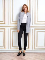 Jeansy skinny high waist - czarny. Czarne jeansy damskie Sinsay, z podwyższonym stanem. W wyprzedaży za 35.99 zł.