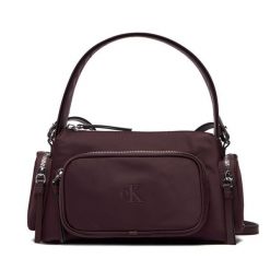 Torebka Calvin Klein. Czerwone torebki klasyczne damskie Calvin Klein, z nylonu, bez dodatków. Za 379.99 zł.