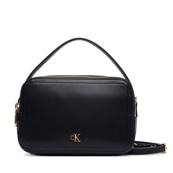 Torebka Calvin Klein. Czarne listonoszki damskie Calvin Klein, bez wzorów, bez dodatków. Za 409.99 zł.