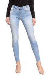 WRANGLER SKINNY LIGHT CHARM W28KRG17U 112128328. Niebieskie rurki damskie Wrangler, bez wzorów, z jeansu. Za 199.99 zł.