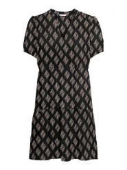 ONLY Sukienka w kolorze czarnym rozmiar: XS. Czarne sukienki damskie Only, bez wzorów, z wiskozy, klasyczne, bez ramiączek. Za 43.99 zł.