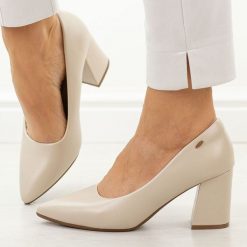 Beżowe czółenka damskie Potocki 41314. Brązowe czółenka damskie POTOCKI, bez wzorów, ze skóry, bez obcasa, na słupku. Za 199.00 zł.