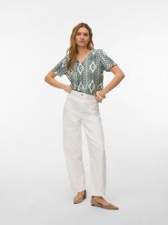 Vero Moda Koszulka w kolorze zielono-białym rozmiar: XL. Zielone bluzki damskie Vero Moda, xl, bez wzorów, bez kołnierzyka, bez ramiączek. Za 74.81 zł.