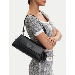 Torebka Guess. Czarne torebki klasyczne damskie Guess, bez dodatków. Za 530.99 zł.
