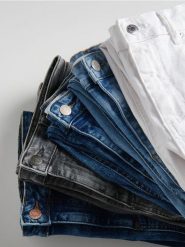 Jeansy boyfriend slim - szary. Szare jeansy damskie Reserved. W wyprzedaży za 99.99 zł.