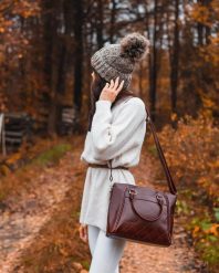 Elegancki kuferek ze skóry naturalnej DAN-A T255 koniak. Kuferki damskie DAN-A, ze skóry, bez dodatków. Za 369.99 zł.