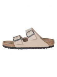 Birkenstock Klapki "Arizona" w kolorze beżowym rozmiar: 45. Brązowe klapki damskie Birkenstock, bez wzorów, z otwartym noskiem, bez obcasa, bez zapięcia. Za 319.22 zł.