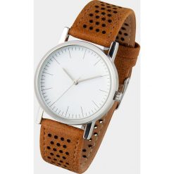 Zegarek na rękę na pasku w perforowany wzór bonprix jasnobrązowy. Brązowe zegarki damskie bonprix. Za 59.99 zł.