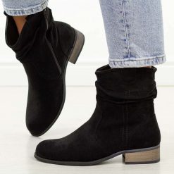 Czarne zamszowe botki damskie Jezzi 3046. Czarne botki damskie Jezzi, na jesień, z polaru, eleganckie, z okrągłym noskiem, bez obcasa, na obcasie, bez zapięcia. Za 199.00 zł.