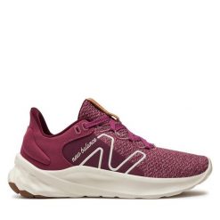 Buty do biegania New Balance. Czerwone obuwie sportowe damskie New Balance, bez zapięcia, do biegania. Za 249.99 zł.