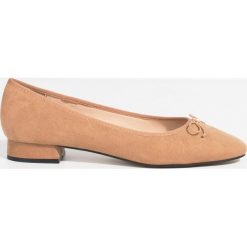 Parfois - Baleriny. Różowe balerinki damskie Parfois, z gumy. W wyprzedaży za 39.90 zł.