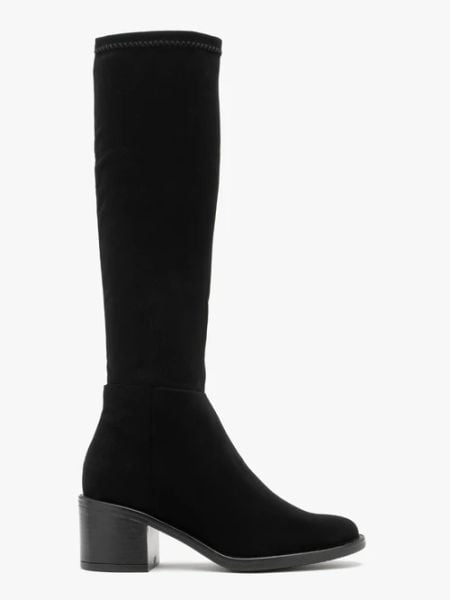 Elastyczne kozaki z wąską cholewką. Czarne kozaki damskie Ryłko, z syntetyku, z okrągłym noskiem, bez obcasa, na obcasie, bez zapięcia. Za 399.99 zł.