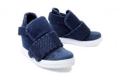 LANQIER 41C260 jeans, botki damskie. Niebieskie botki damskie Lanqier, z jeansu, bez obcasa, na koturnie, bez zapięcia. Za 149.95 zł.
