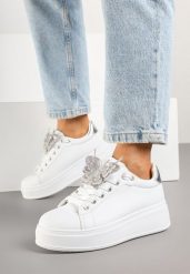 Biało-Srebrne Sneakersy na Platformie z Odpinaną Aplikacją w Kształcie Motyla Ravlimi. Białe obuwie sportowe damskie Born2be, z jeansu, bez zapięcia. Za 54.99 zł.