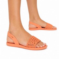 Sandały damskie Ipanema 82555 BREEZY SANDAL FEM. Brązowe sandały damskie Ipanema, bez wzorów, z materiału, bez obcasa, bez zapięcia. Za 69.00 zł.