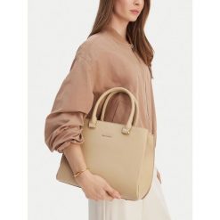 Torebka GINO ROSSI. Brązowe kuferki damskie Gino Rossi, bez wzorów, bez dodatków. Za 279.99 zł.