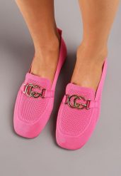 Fuksjowe Wsuwane Mokasyny z Kwadratowym Noskiem i Metalową Ozdobą Anelda. Czerwone mokasyny damskie Born2be, z jeansu, bez obcasa. Za 59.99 zł.