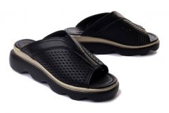 ARTIKER RELAKS 52C1532 czarny, klapki damskie. Czarne klapki damskie Artiker Relaks, bez wzorów, z gumy, bez obcasa, na koturnie, bez zapięcia. Za 113.94 zł.