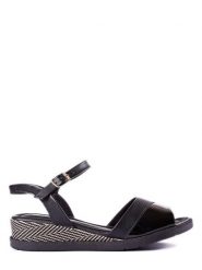 Piccadilly Sandały w kolorze czarnym na koturnie rozmiar: 37. Czarne sandały damskie Piccadilly, bez wzorów, z otwartym noskiem, bez obcasa, na koturnie, bez zapięcia. Za 74.28 zł.