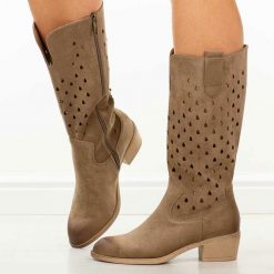 Beżowe ażurowe kozaki damskie na obcasie Potocki 12753. Brązowe kozaki damskie POTOCKI, na jesień, z jeansu, bez obcasa, na obcasie, bez zapięcia. Za 269.00 zł.