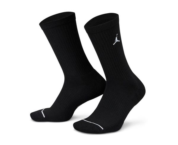 Skarpety sportowe Nike Jordan 3-pack. Czarne skarpetki damskie Nike, bez wzorów, z materiału. Za 82.99 zł.