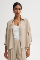 KOSZULA MEL PIASKOWA S - Flawless. Koszule damskie Flawless, s, bez wzorów, z materiału, klasyczne, bez kołnierzyka, bez ramiączek. Za 397.00 zł.