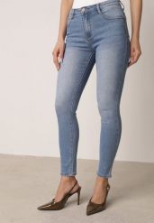 Niebieskie Dopasowane Jeansy z Bawełną z Efektem Push-Up Eriflare. Niebieskie jeansy damskie Born2be, bez wzorów, z bawełny. Za 89.99 zł.