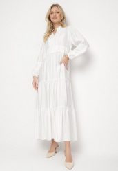 Biała Wiskozowa Sukienka Boho o Rozkloszowanym Kroju z Gumką i Koronką Gonillea. Białe sukienki damskie Born2be, z aplikacjami, z koronki, boho, bez ramiączek. W wyprzedaży za 127.49 zł.