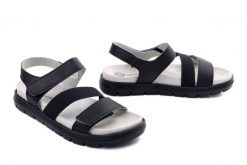 Dr. Brinkmann 710270-01 schwarz, sandały damskie. Czarne sandały damskie Dr. Brinkmann, bez wzorów, ze skóry, bez obcasa, bez zapięcia. Za 263.90 zł.