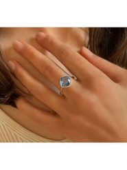 Les Petites Précieuses Srebrny pierścionek z cyrkoniami i topazem rozmiar: 56. Szare pierścionki damskie Les Petites Précieuses, z cyrkonią, srebrne. Za 152.62 zł.