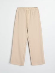 Spodnie straight leg - kremowy. Białe spodnie sportowe damskie Sinsay, l, bez wzorów. Za 49.99 zł.