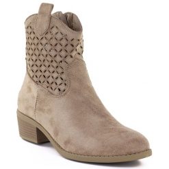 Botki damskie kowbojki ażurowe brązowe Jezzi RMR2353-16. Brązowe botki damskie Jezzi, ze skóry ekologicznej, bez obcasa, bez zapięcia. Za 189.99 zł.