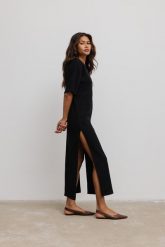 Długa sukienka z dzianiny waflowej w kolorze BLACK- NEOS-M/L. Czarne sukienki damskie Marsala, bez wzorów, z bawełny, sportowe, bez ramiączek. Za 369.90 zł.