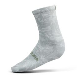 Skarpety limitowana edycja Coolmax® Mains Grey. Szare skarpetki damskie ENDURA, bez wzorów, z materiału. Za 153.50 zł.