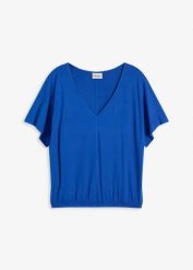 Koszulka oversize z miękkiego materiału z wiskozą. Białe bluzki damskie bonprix, bez wzorów, z wiskozy, bez kołnierzyka, bez ramiączek. Za 59.99 zł.