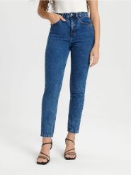 Jeansy mom fit - niebieski. Niebieskie jeansy damskie Sinsay. W wyprzedaży za 24.99 zł.